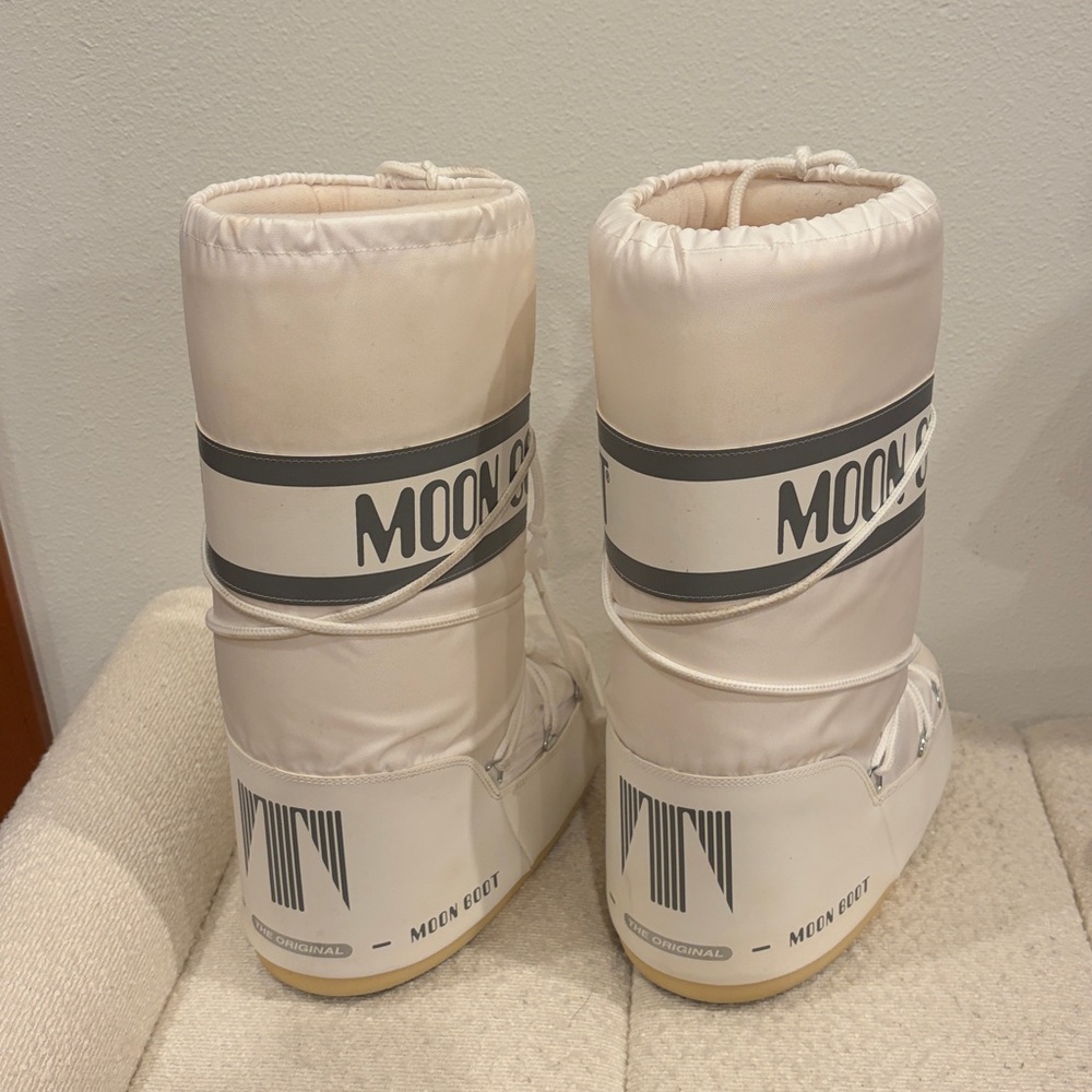 White moon boots - Picture 4 of 5